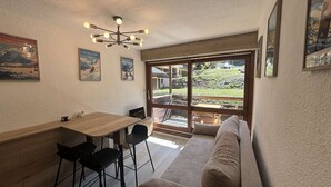 TV - Renovated studio 4 pax at the foot of the slopes in Auris en Oisans (Auris)