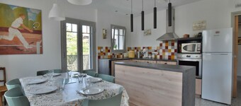 Casa renovada, confort moderno, barrio tranquilo, aparcamiento