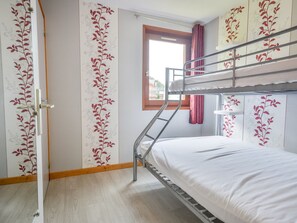 2 bedrooms, bed sheets