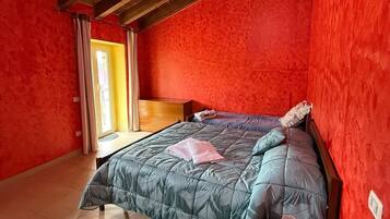 3 habitaciones, tabla de planchar con plancha, wifi y ropa de cama