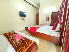 Hypo-allergenic bedding, desk, soundproofing, free WiFi - Hotel Varanasi Paradise  (Varanasi)