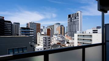 Phòng 2 giường đơn tiện nghi đơn giản, ban công, quang cảnh thành phố | Quang cảnh thành phố