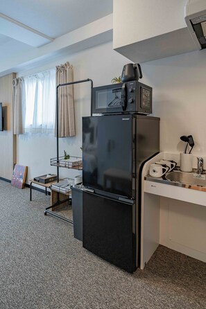 Comfort Twin Room, Balcony, City View | Private kitchen