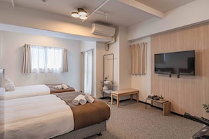 Comfort Twin kamer, balkon, uitzicht op de stad | Gratis wifi, beddengoed