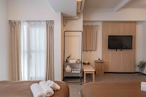 Comfort Twin Room, Balcony, City View | Free WiFi, bed sheets - b&Tsutenkaku (Osaka)