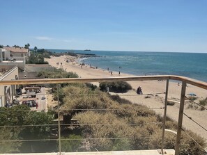On the beach, sun-loungers - Like a lighthouse!... (Agde)