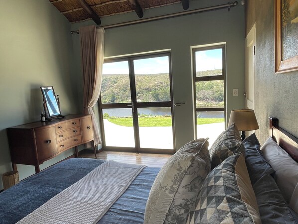 4 bedrooms, internet, bed sheets