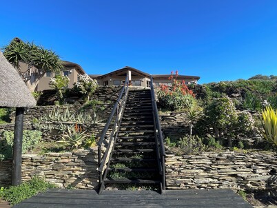 4-bedroom Rustic Riverside Retreat