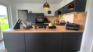 Micro-ondes, four, plaque de cuisson, lave-vaisselle