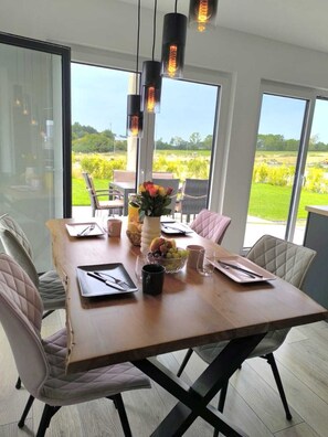 Dining - VILLA VULKANEIFEL -modern -family-friendly -terrace -double garage (Darscheid)