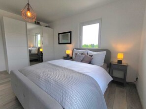 3 chambres, fer et planche à repasser, Wi-Fi, draps fournis