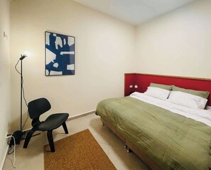 Travel crib, WiFi, bed sheets