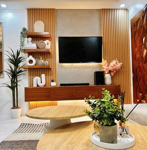 Signature Condo, 2 Bedrooms, City View | Living room