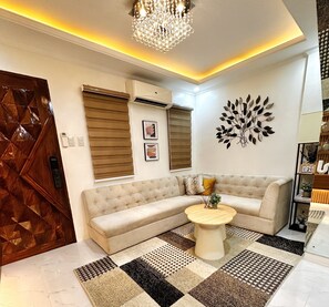 Signature Condo, 2 Bedrooms, City View | Living room
