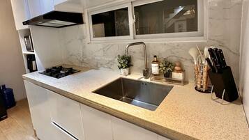 Kondominium Khas, 2 kamar tidur, pemandangan kota | Dapur pribadi | Lemari es, microwave, oven, dan kompor