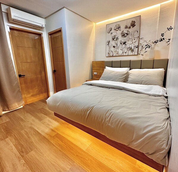 Signature Condo, 2 Bedrooms, City View