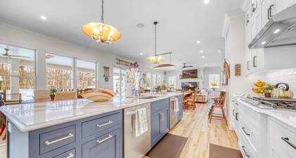 Pier Cove Estate - Pool, Pickleball, Hot Tub, Firepit - Sleeps up to 23