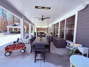 Outdoor dining - Pier Cove Estate - Pool, Pickleball, Hot Tub, Firepit - Sleeps up to 23 (Fennville)