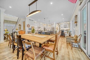 Dining - Pier Cove Estate - Pool, Pickleball, Hot Tub, Firepit - Sleeps up to 23 (Fennville)