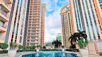 3 outdoor pools