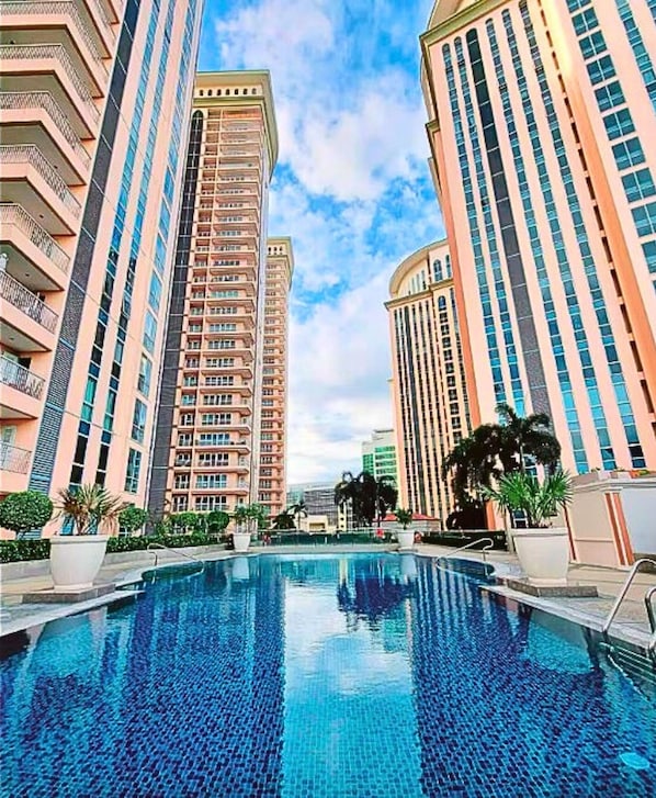 3 outdoor pools