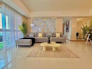Executive Suite | Living area