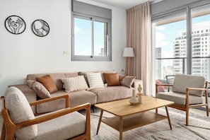 Flat-screen TV - Fresh 3BR APT 32 Floor See View Tower (Bat Yam)