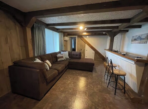 TV, fireplace