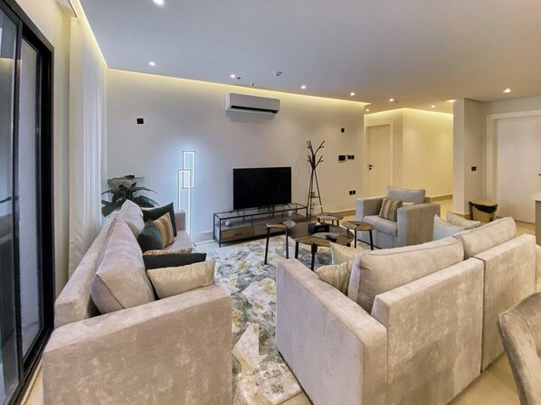 Premium-Apartment, Terrasse | Wohnbereich