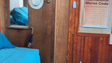 1 camera, una cassaforte in camera, ferro/asse da stiro