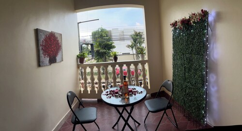 Casa HospedajeMiPension 2 blocks from the MallMultiplaza, 15 mnts from the airport.