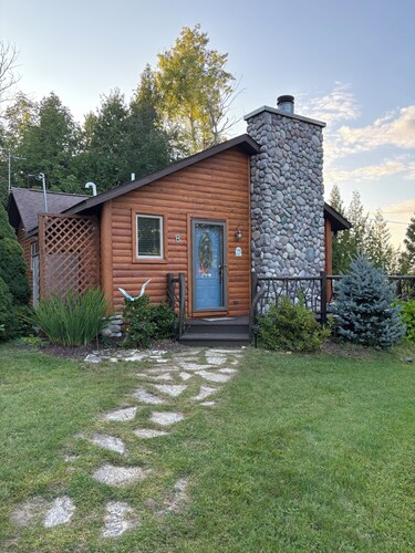 Cabin on Indian River between Burt and Mullet Lakes