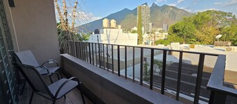 Charming 1-bedroom apartment in Monterrey with AC