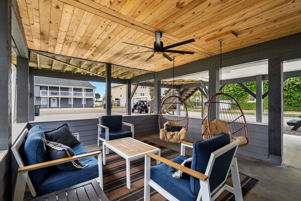 Terrace/patio - Urban Cowboy - Beach House! (North Myrtle Beach)
