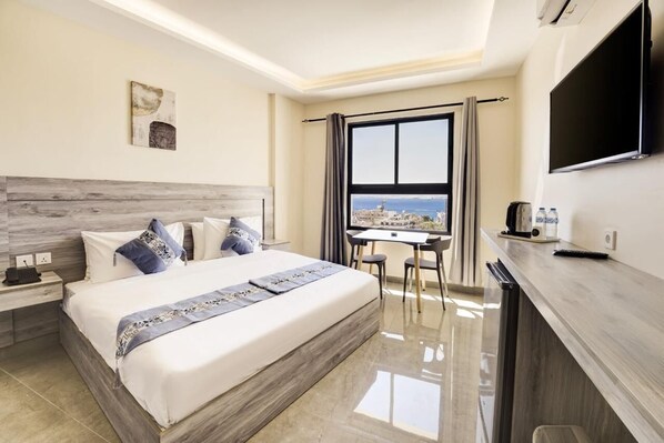 Deluxe Double or Twin Room, Mountain View | Desk, free WiFi