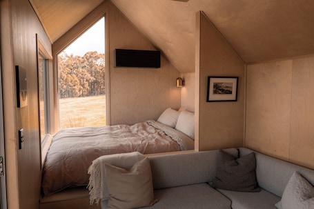 1 bedroom, bed sheets. Tiny House Near Stirling Ranges & Porongurups