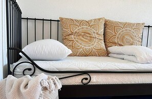 6 bedrooms, desk, iron/ironing board, travel crib - Spacious 240 sqm "savoir-vivre" vacation home near the German border (Schleithal)