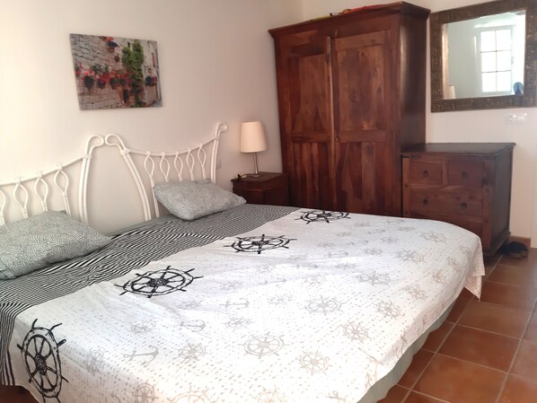 1 bedroom, iron/ironing board, WiFi