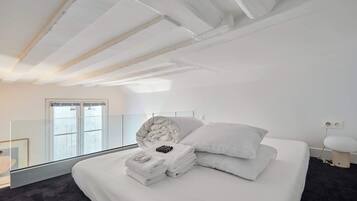 Appartement | 1 slaapkamer, een laptopwerkplek, een strijkplank/strijkijzer