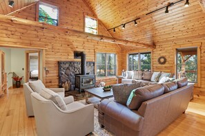 Una Smart TV, una chimenea
