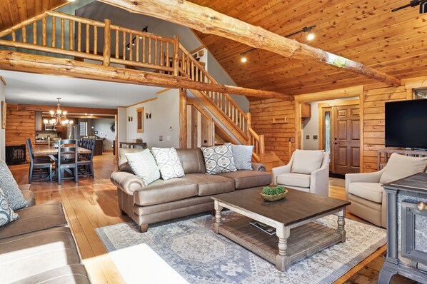 Una Smart TV, una chimenea