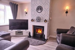 TV, fireplace
