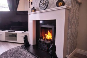 Interior - 3BR Modern House, Garden, Parking, Sleeps 6, Wifi (Strabane)