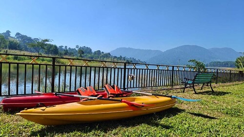 Serenity in the lake house among the Abode of Clouds! All are welcome!