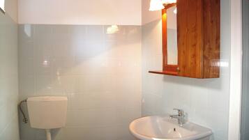 Dusche, Haartrockner, Bidet, Handtücher