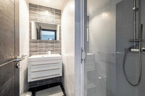 Villa | Bathroom - A/c Villa 8br/15p With Pool & Tennis - Antibes (Antibes)