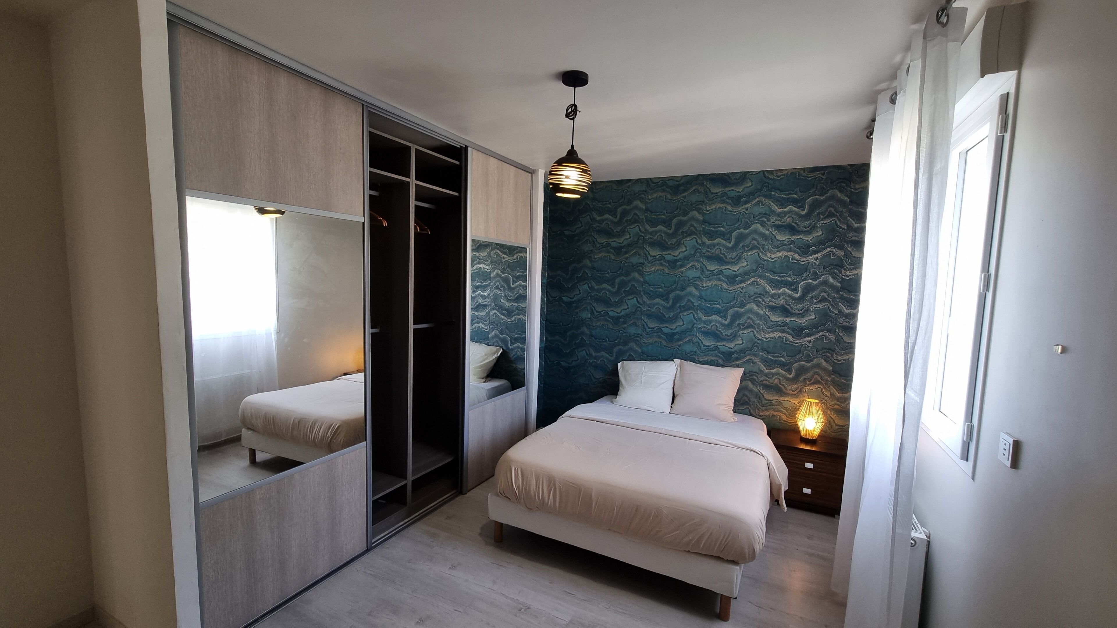 3 chambres, fer et planche à repasser, Wi-Fi, draps fournis