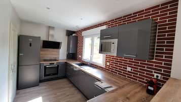 Micro-ondes, four, plaque de cuisson, lave-vaisselle