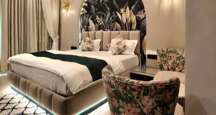 cozy studio apartment in omaxe hazrartganj