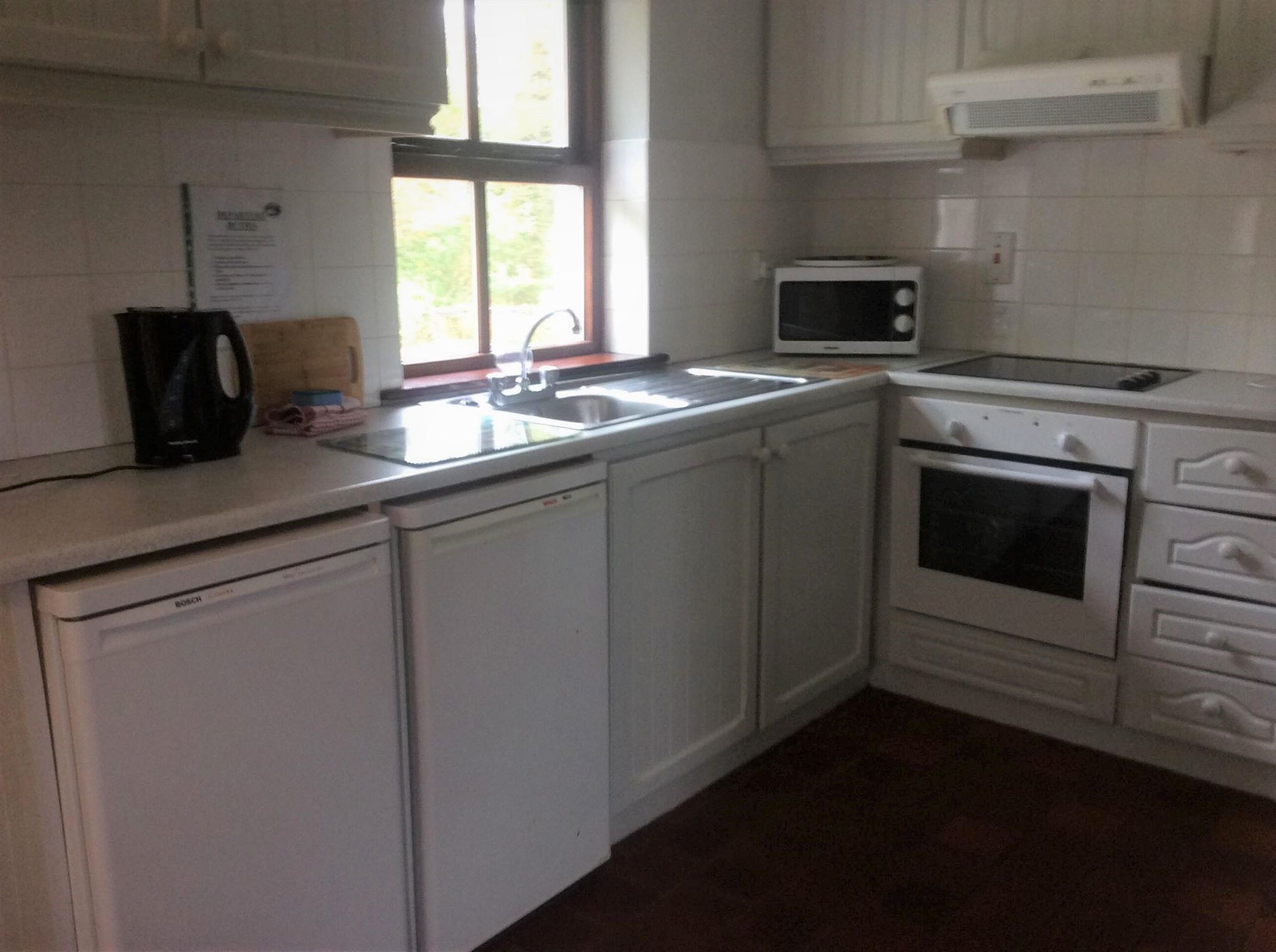 Fridge, cookware/dishes/utensils
